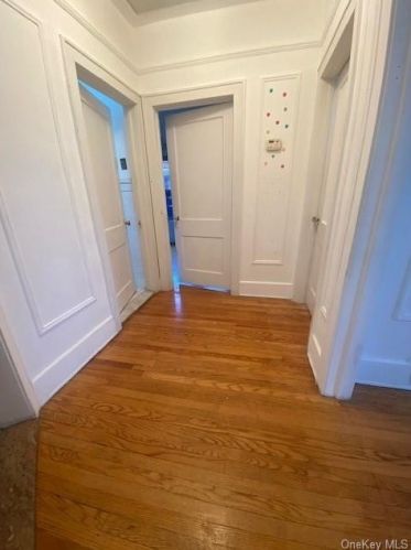 1315 Pelham Pkwy, Bronx NY  10469-5808 exterior