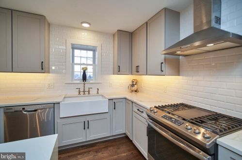 4058 Taney Ave, Alexandria VA 22304-2438 exterior