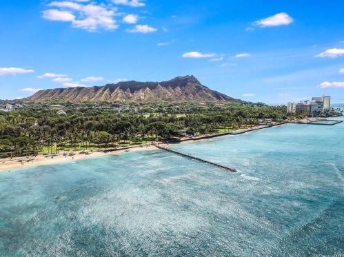 2452 Tusitala St, Honolulu HI  96815-3154 exterior