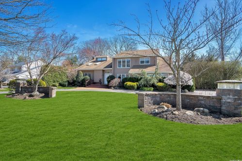 60 Burton Ln, Commack, NY 11725-1941