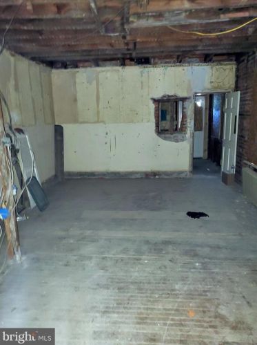 1205 7th St, Chester, PA 19013-3302