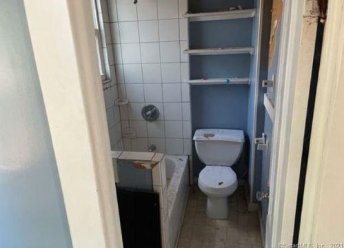 59 Woodland St, Manchester CT 06042-3011 exterior