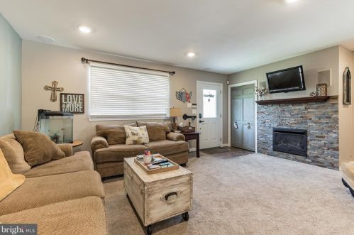 406 Circle Dr, Pottstown PA 19464-3661 exterior