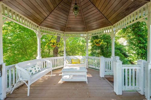 140 Hayrick Ln, Commack NY 11725-1232 exterior