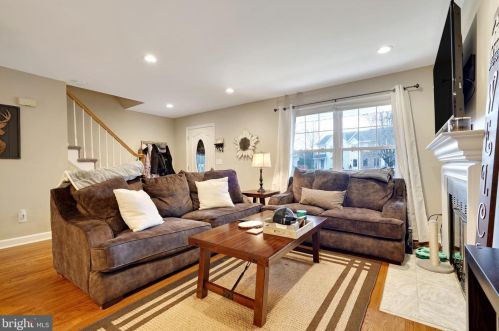 18 Stafford Ct, Trenton NJ 08690-3318 exterior