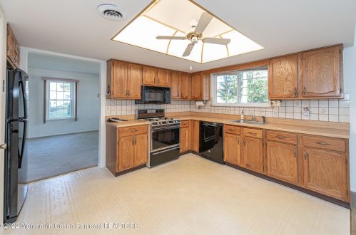 2 Cork Pl, Lacey NJ 08731-5603 exterior