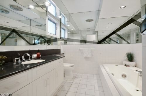 62 Cornell Dr, Livingston NJ  07039-5519 exterior