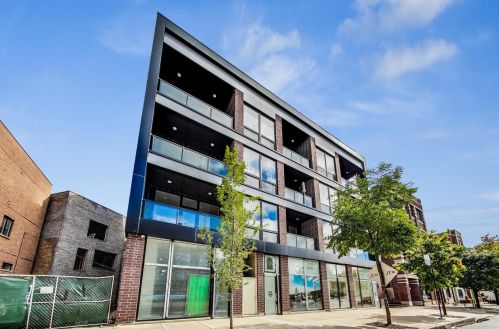 2958 Lincoln Ave, Chicago IL  60657 exterior