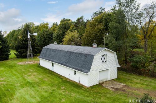 5592 124th Ave, Fennville MI 49408-9428 exterior