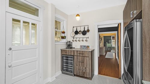 6211 Greenview Ave, Chicago IL  60660-1822 exterior