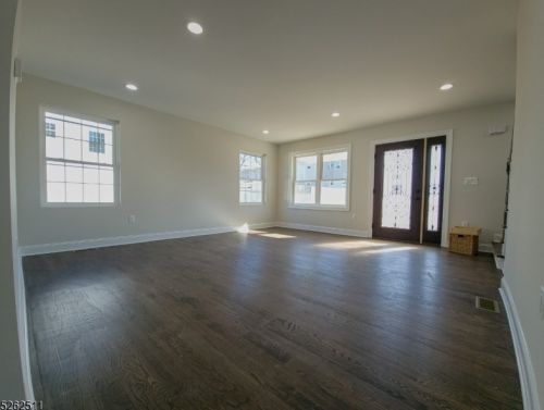 1996 Price St, Rahway NJ 07065-4423 exterior