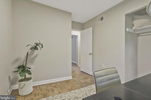 2361 Emerald Hts Ct, Herndon VA 20191-1752 exterior