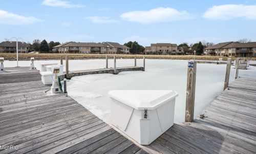 3713 Marina View Pt, Meskegon MI 49441-6406 exterior