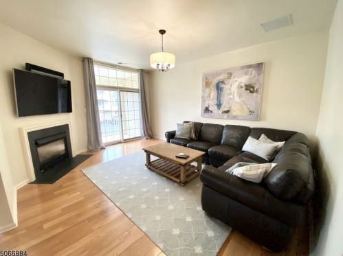 616 Turlington Ct, Livingston NJ  07039-8267 exterior