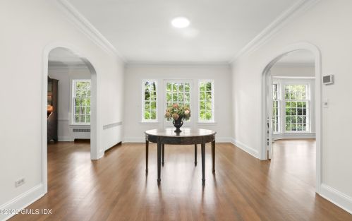 530 Round Hl Rd, Greenwich CT 06831-2653 exterior