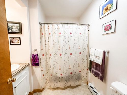 33 Winter St, Killingly CT 06239-2842 exterior