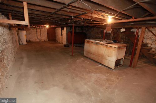 1027 Mifflin St, Huntingdon PA 16652-1435 exterior