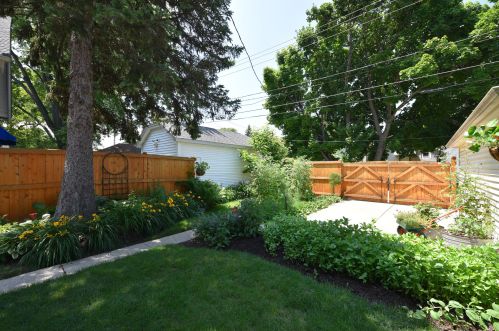 2421 46, Milwaukee WI 53210-2918 exterior