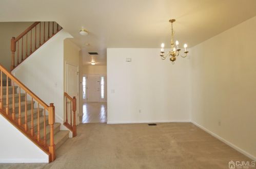 607 Evergreen Ct, New Brunswick NJ 08902-2337 exterior