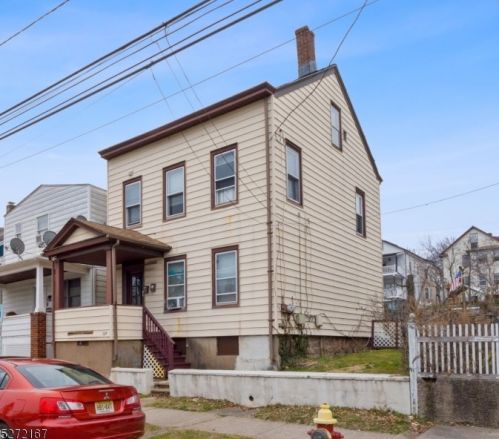 325 7th St, Paterson, NJ 07508-2123