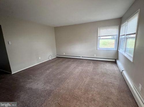 10 Lanning St, Trenton, NJ 08618-1524