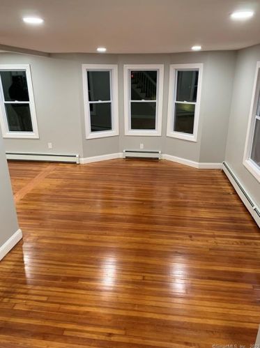 43 Clintonville Rd, North Haven CT 06473-2814 exterior