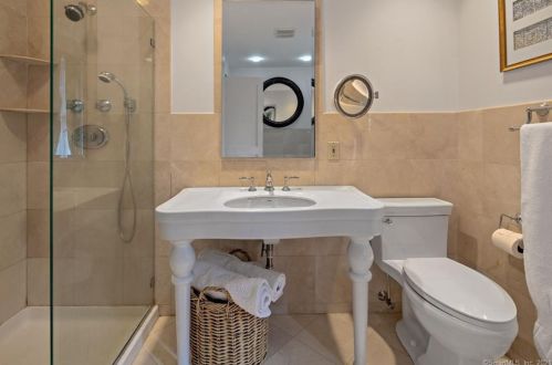 11 Dover Rd, Westport CT 06880-2627 exterior