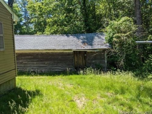 475 Putnam Pike, Killingly CT 06241-1608 exterior