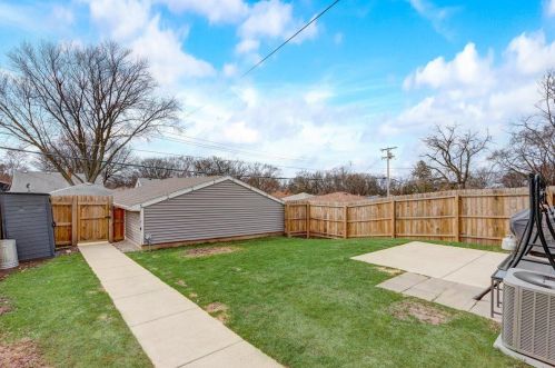 2953 95th St, Milwaukee WI  53227-3613 exterior