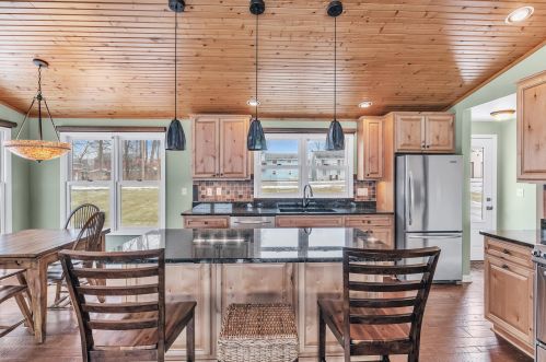 65526 Peninsula Dr, Cassopolis MI 49031-8530 exterior