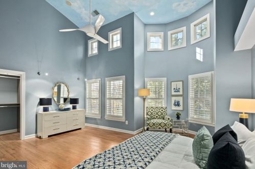 1822 Fonthill Ct, Mc Lean VA 22102-4792 exterior