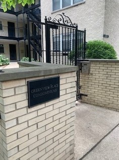 4258 Greenview Ave, Chicago, IL 60613-1254