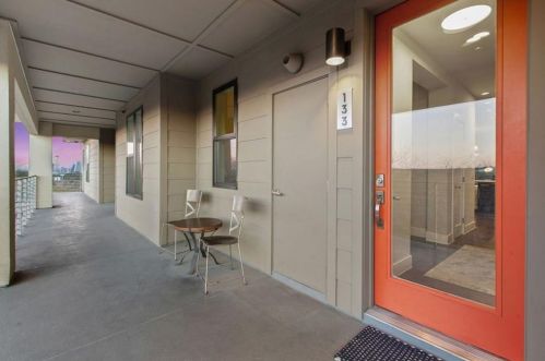 2721 Dulce Ln, Austin, TX 78704-4463