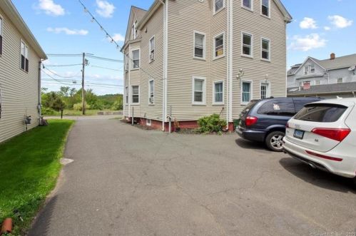 142 East St, Wallingford CT 06492-4006 exterior