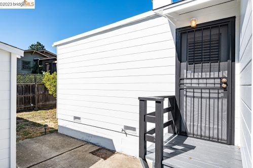 1630 Chestnut St, Berkeley CA 94702-1430 exterior