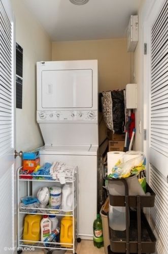 2212 Sunnyside Ave, Chicago IL 60630-3925 exterior