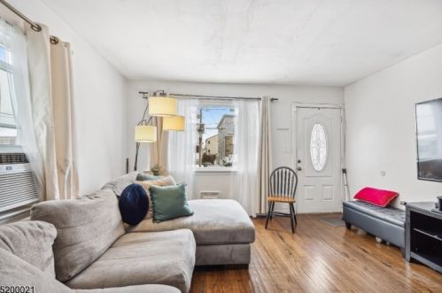 70 Lindsley Ave, Irvington NJ 07111-1749 exterior