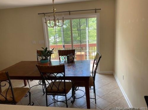 25 Hickory Ct, Wallingford CT  06492-4372 exterior