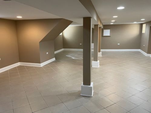 7615 Michigan Ave, Chicago IL 60619-7227 exterior