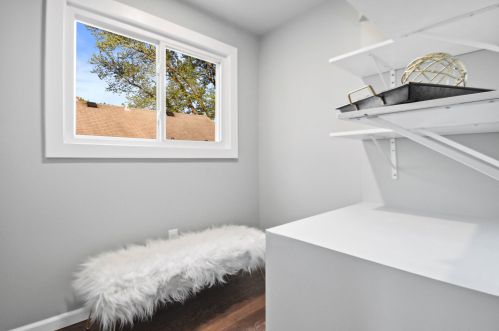 909 Eula Ct, Milwaukee WI  53209-6505 exterior