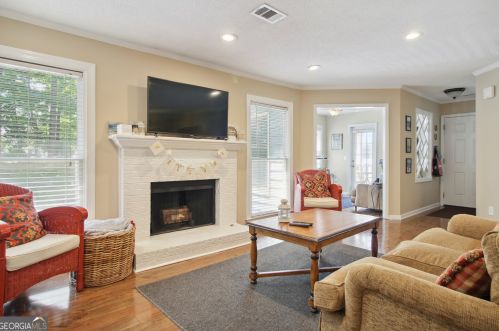 911 Hollyfax Cir, Atlanta GA  30328-5707 exterior