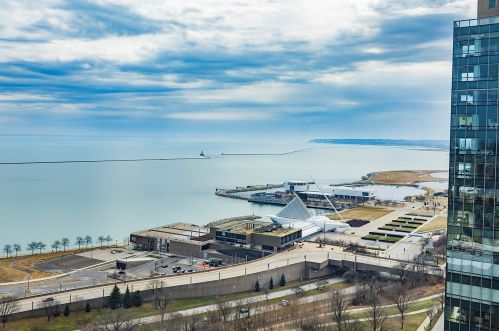 929 Astor St, Milwaukee WI  53202-3420 exterior