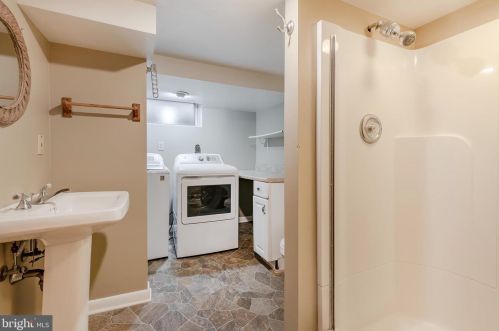 935 Maple Ave, Lancaster PA 17602-2317 exterior