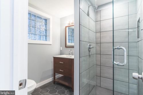 2527 Front St, Philadelphia PA 19133-4005 exterior