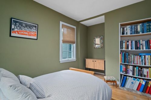 5830 Riv Frst Dr, Milwaukee WI 53209-4524 exterior