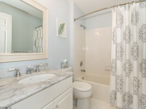 40 Wildflower Ln, Morristown NJ 07960-2768 exterior