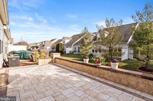 49 Falcon Ct, Trenton NJ 08690-2466 exterior