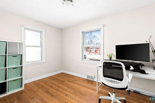 2521 Plymouth Ave, Duluth MN 55811-3142 exterior