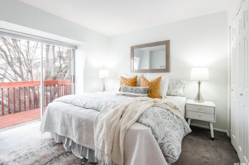 8272 Williamsburg Park Cir, Sandy UT 84070-0517 exterior