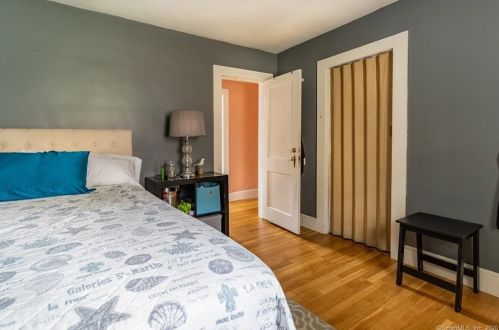 310 Roosevelt Dr, Seymour CT 06478-1738 exterior